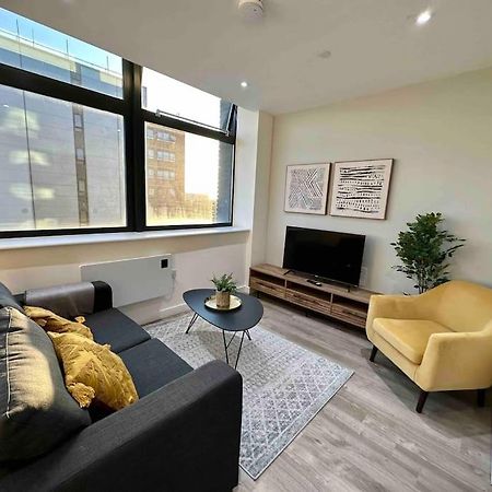 1 Bed Flat With View Of Old Trafford Manchester Exterior foto